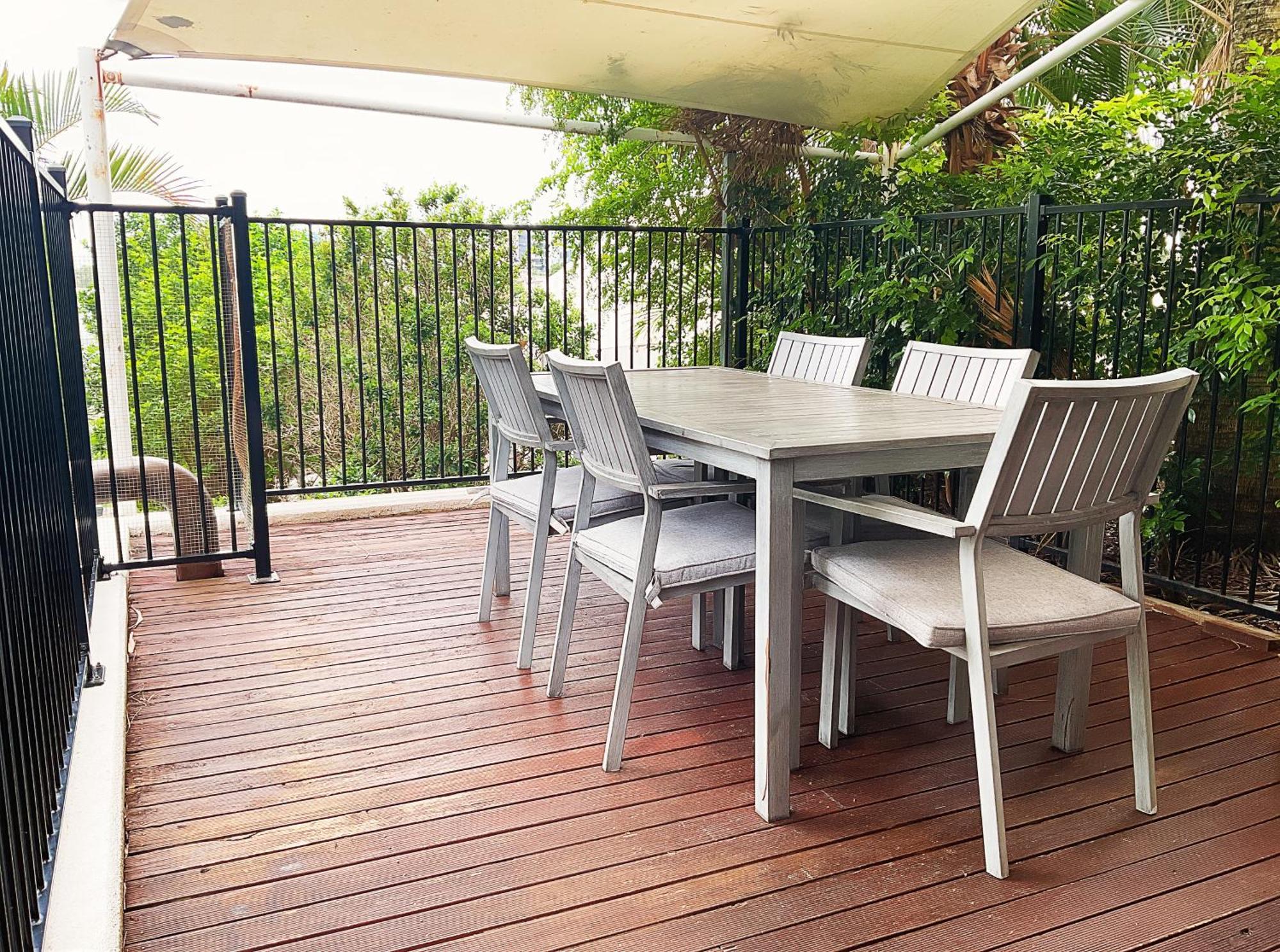 Tiki Hotel Apartments Surfers Paradise Gold Coast Esterno foto