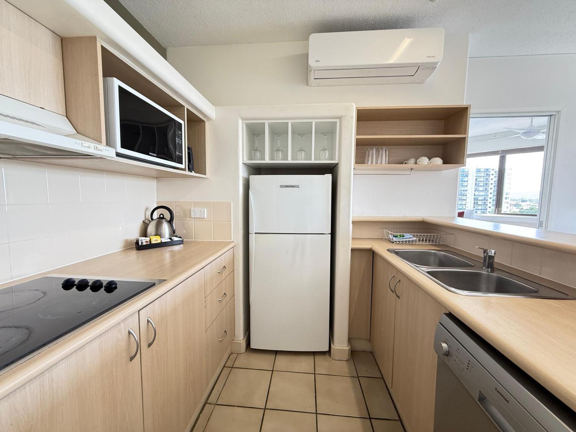 Tiki Hotel Apartments Surfers Paradise Gold Coast Esterno foto