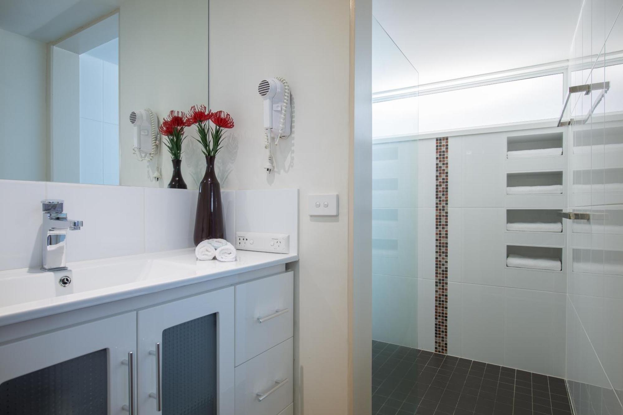 Tiki Hotel Apartments Surfers Paradise Gold Coast Esterno foto