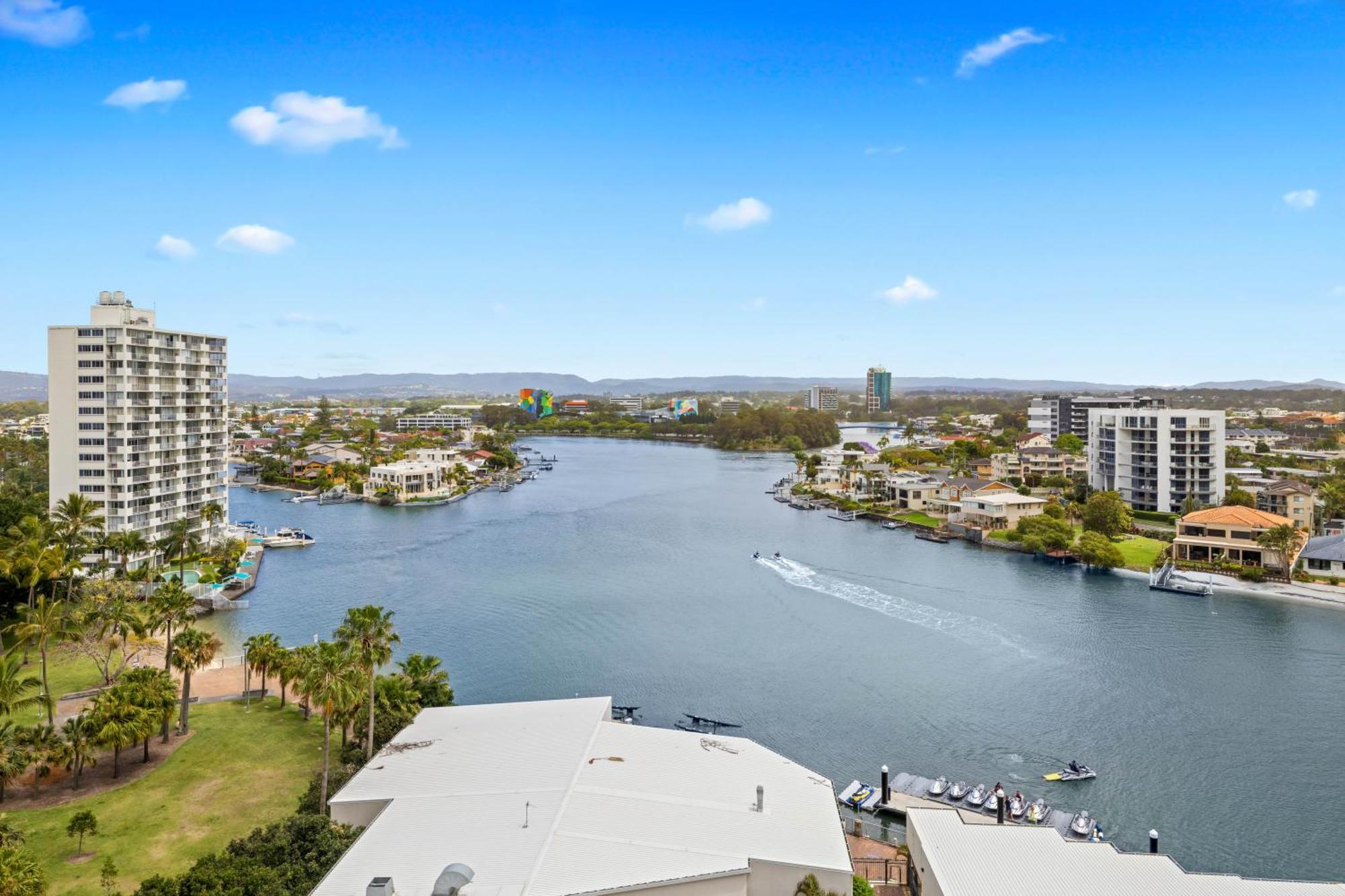 Tiki Hotel Apartments Surfers Paradise Gold Coast Esterno foto