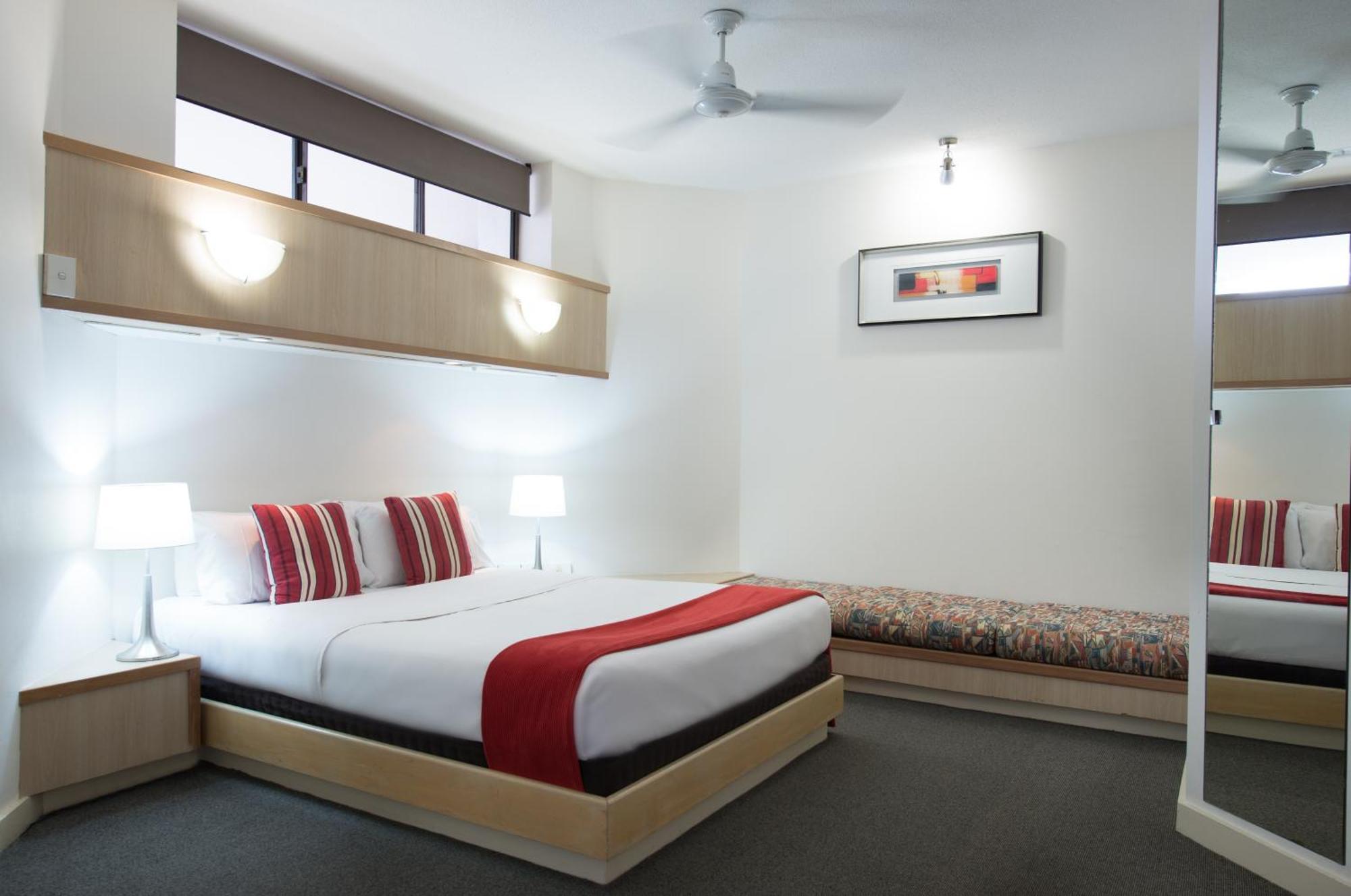Tiki Hotel Apartments Surfers Paradise Gold Coast Esterno foto