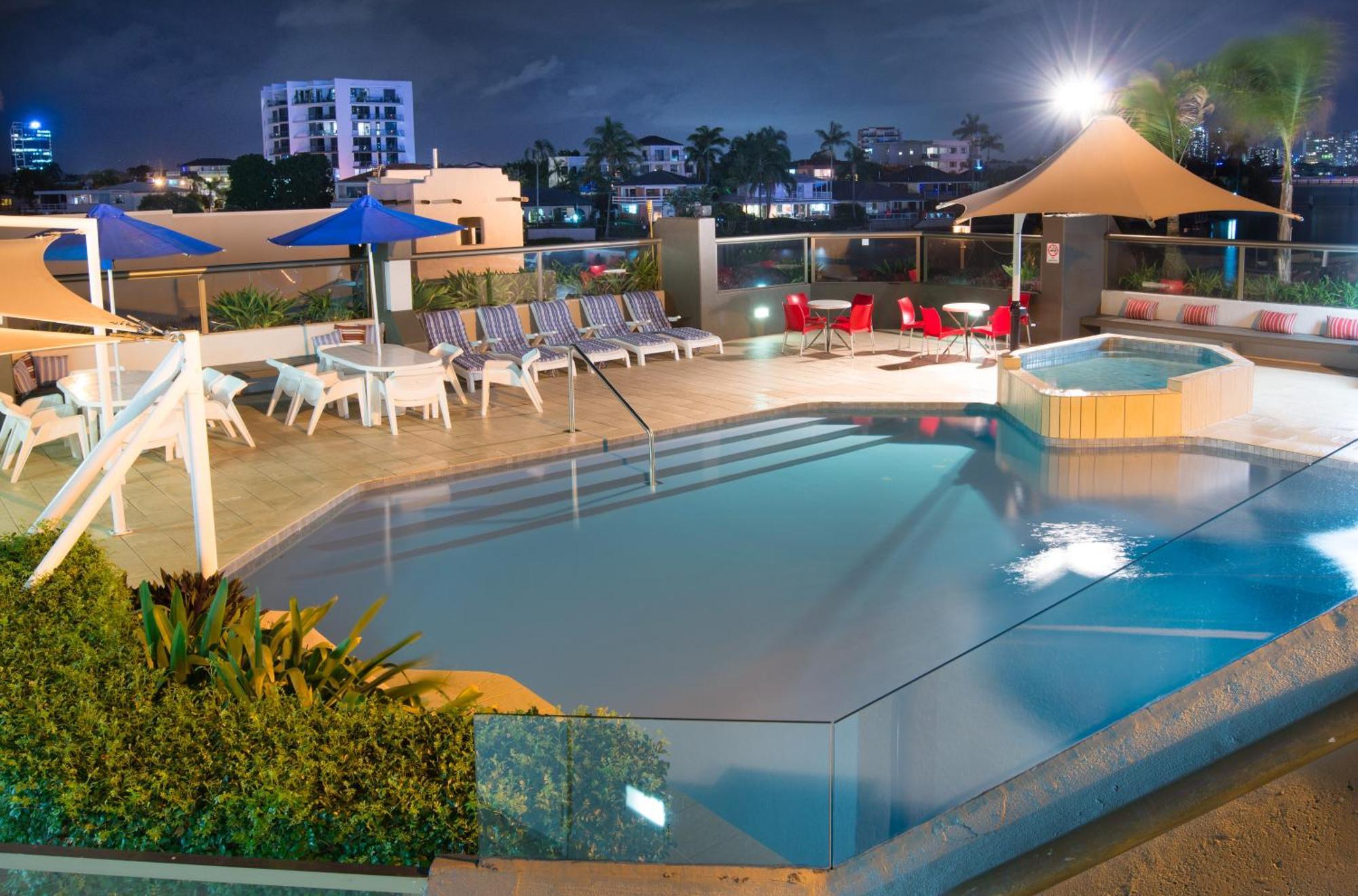 Tiki Hotel Apartments Surfers Paradise Gold Coast Esterno foto