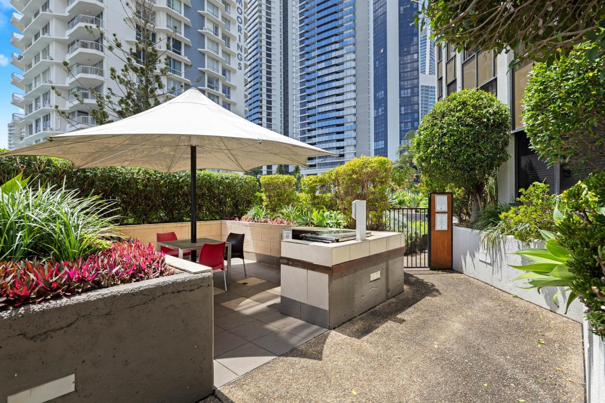 Tiki Hotel Apartments Surfers Paradise Gold Coast Esterno foto
