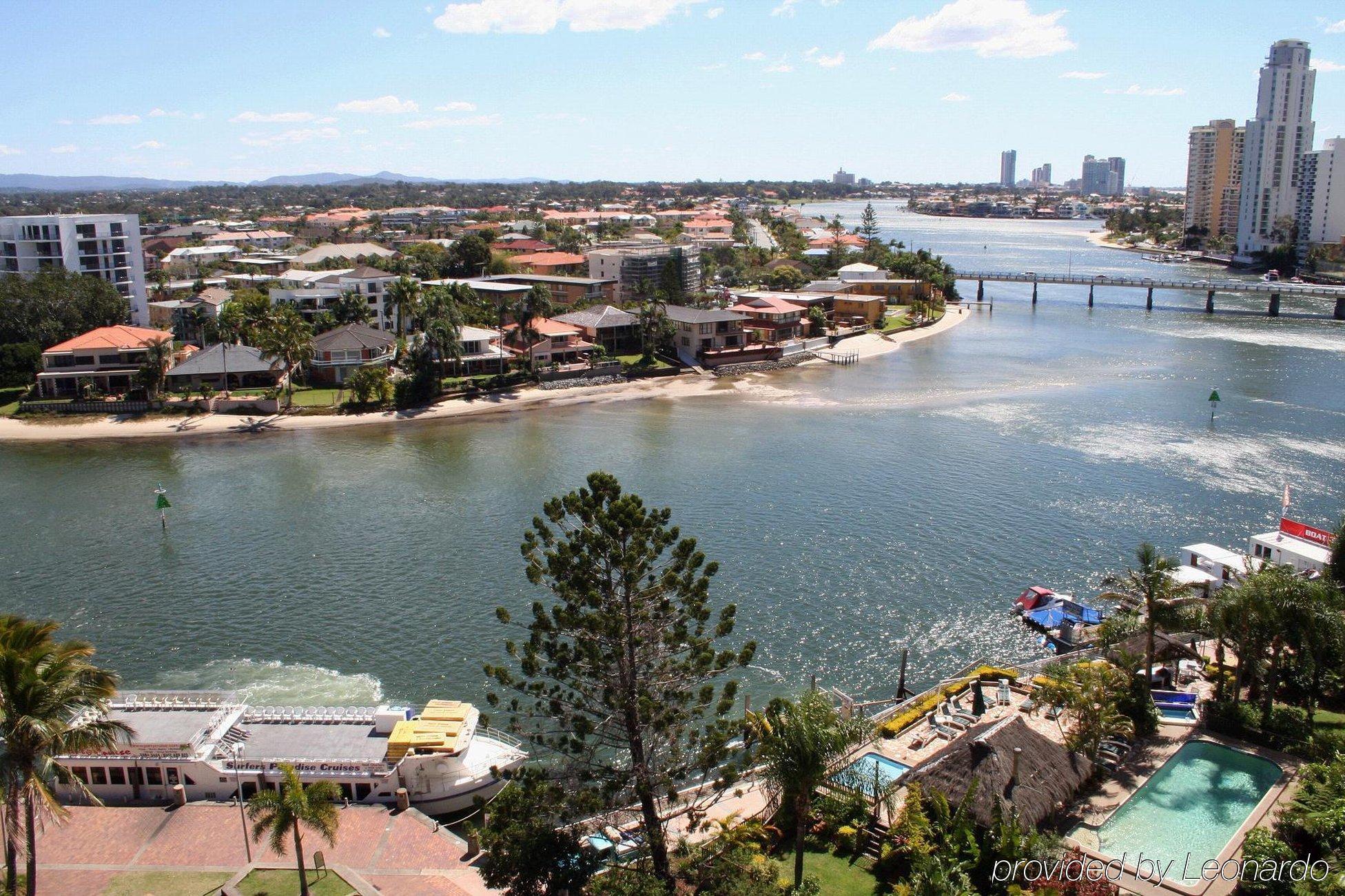 Tiki Hotel Apartments Surfers Paradise Gold Coast Esterno foto