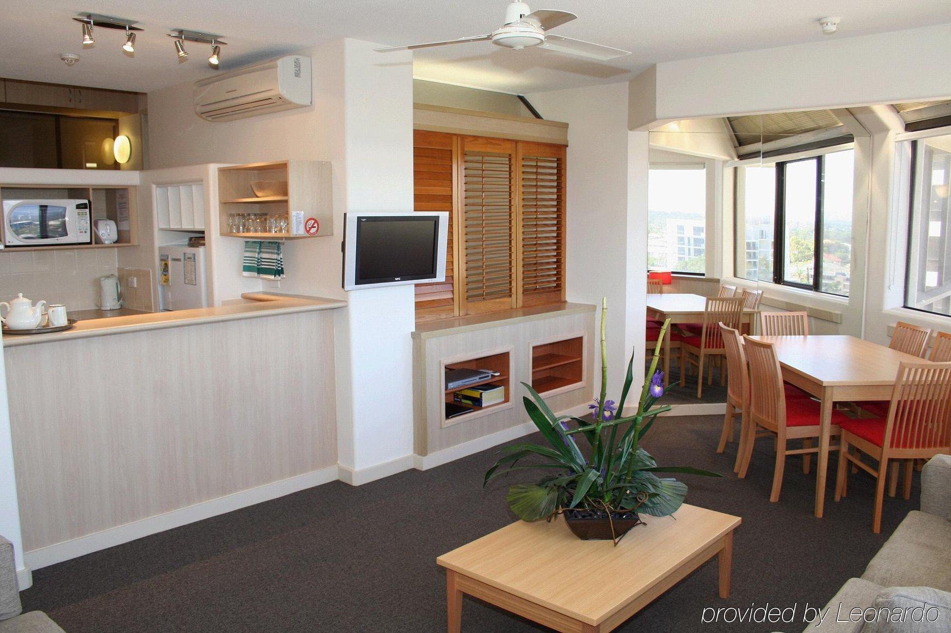 Tiki Hotel Apartments Surfers Paradise Gold Coast Esterno foto