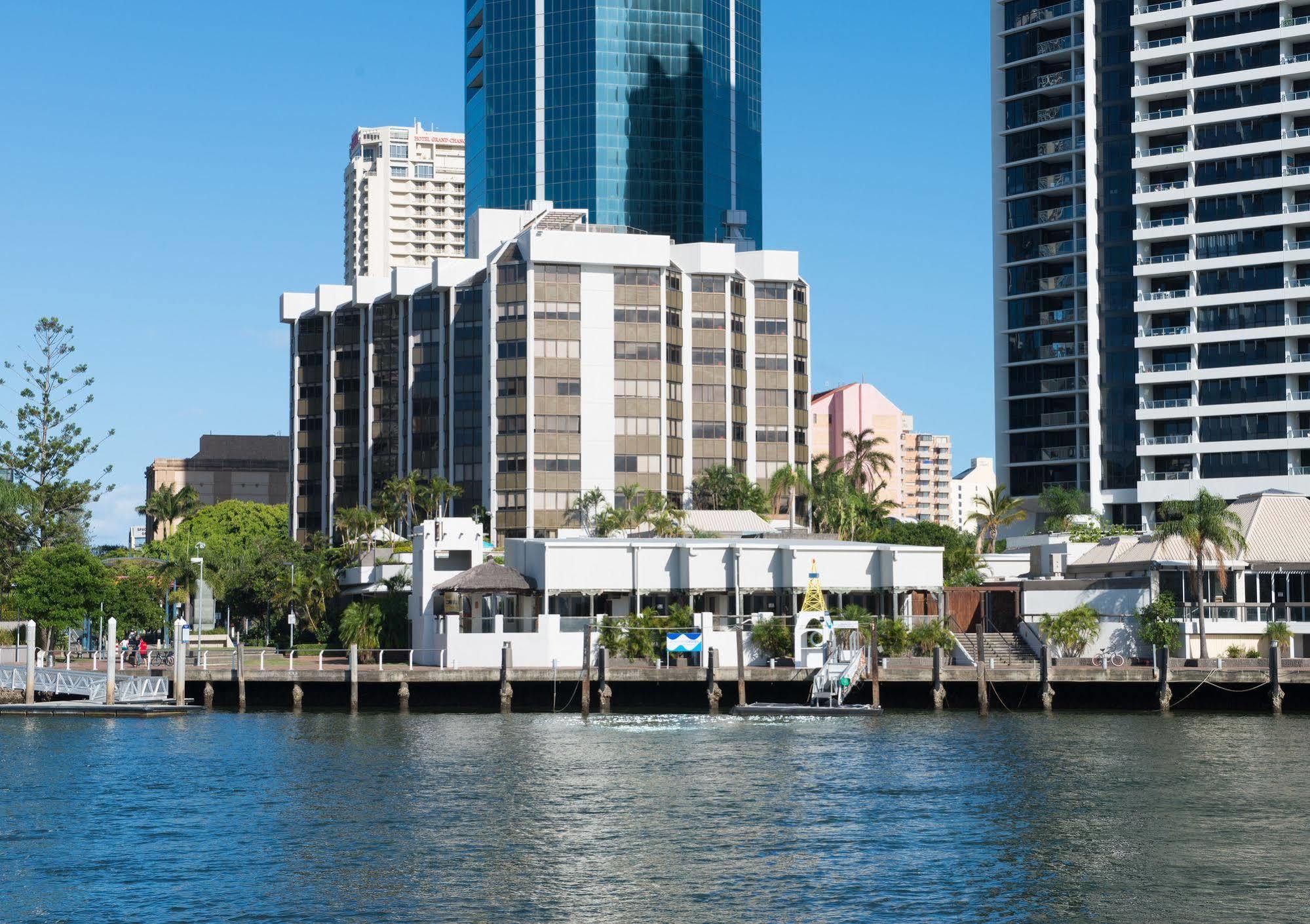 Tiki Hotel Apartments Surfers Paradise Gold Coast Esterno foto