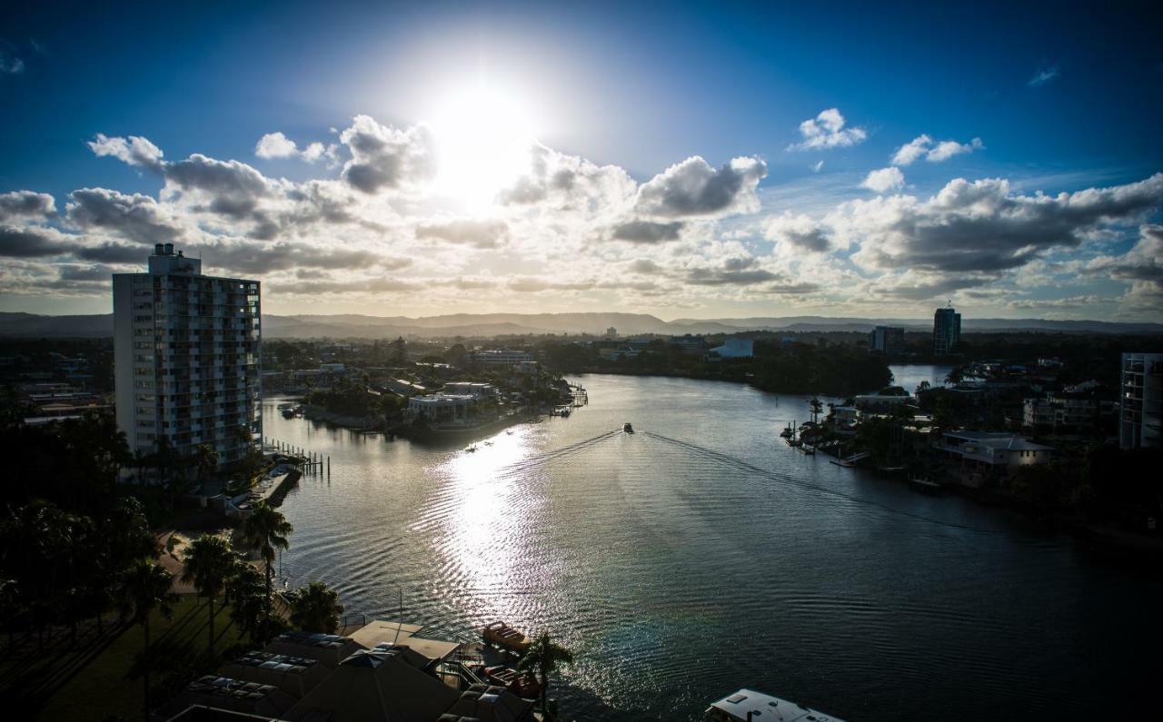 Tiki Hotel Apartments Surfers Paradise Gold Coast Esterno foto